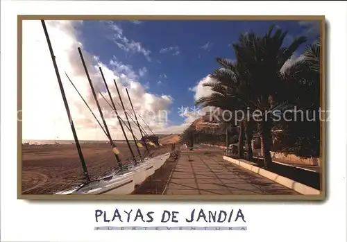 AK / Ansichtskarte Playa de Jandia Strandpromenade Segelboote Palmen