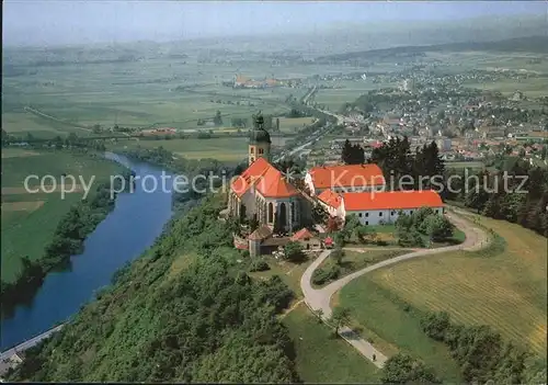 AK / Ansichtskarte Bogenberg Niederbayern Wallfahrtskirche Donau Marienwallfahrt seit 1104 Fliegeraufnahme Kat. Bogen