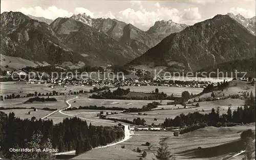 AK / Ansichtskarte Oberstdorf Panorama mit Allgaeuer Alpen Kat. Oberstdorf