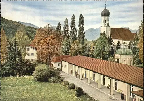 AK / Ansichtskarte Bad Heilbrunn Wandelhalle Kirche Kat. Bad Heilbrunn