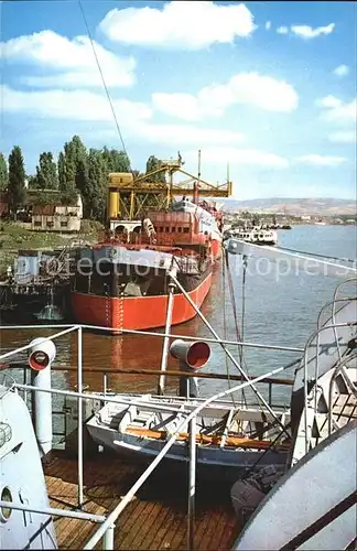 AK / Ansichtskarte Turnu Severin Mehedintj Dunarea Schiffe auf der Donau Kat. Rumaenien