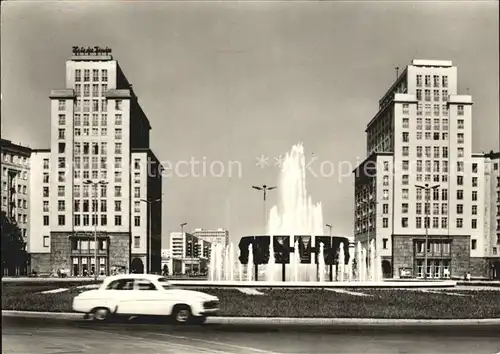 AK / Ansichtskarte Berlin Strausberger Platz Fontaene Hauptstadt der DDR Kat. Berlin