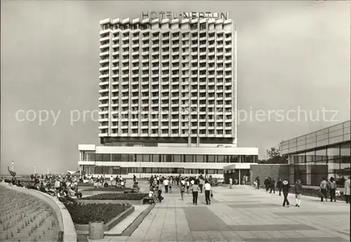 AK / Ansichtskarte Warnemuende Ostseebad Hotel Neptun mit Meeresbrandungsbad Kat. Rostock