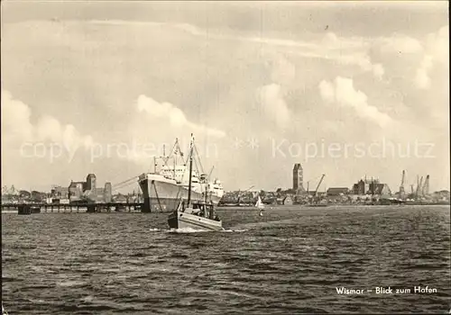 AK / Ansichtskarte Wismar Mecklenburg Blick zum Hafen Dampfer