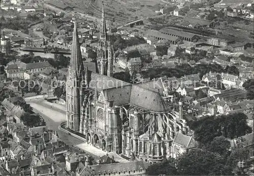 AK / Ansichtskarte Chartres Eure et Loir La Cathedrale vue aerienne Kat. Chartres