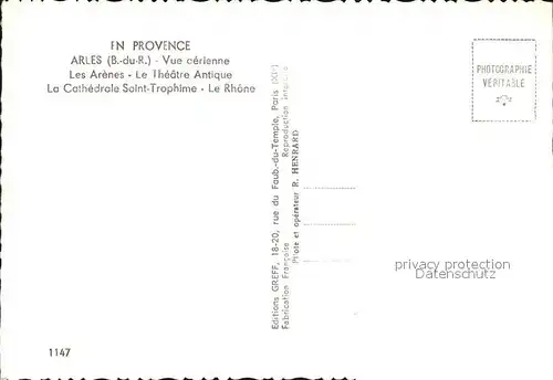 AK / Ansichtskarte Arles Bouches du Rhone Les Arenes Theatre Antique Cathedrale Saint Trophime le Rhone vue aerienne Kat. Arles