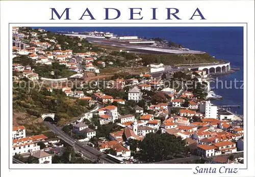 AK / Ansichtskarte Santa Cruz Madeira Stadtbild mit Flughafen Fliegeraufnahme