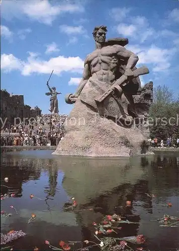 AK / Ansichtskarte Wolgograd Monumentalstatue Mutter Heimat ruft Kat. Wolgograd