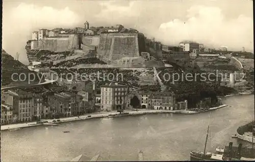 AK / Ansichtskarte Bonifacio Corse du Sud Le Port et la Citadelle Kat. Bonifacio