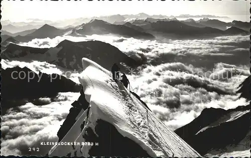 AK / Ansichtskarte Kleinglockner Bergsteiger am Gipfel Kat. Oesterreich