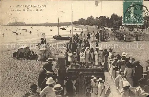 AK / Ansichtskarte Andernos les Bains La Place Terrasse Plage Kat. Andernos les Bains