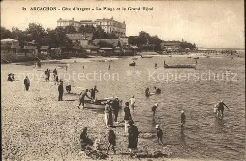 AK / Ansichtskarte Arcachon Gironde La Plage et le Grand Hotel Kat. Arcachon