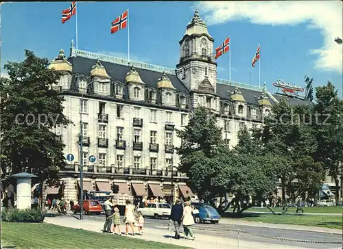 AK / Ansichtskarte Oslo Norwegen Grand Hotel Nationalflaggen Kat. Oslo