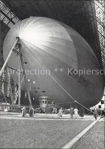 AK / Ansichtskarte Zeppelin LZ 127 Graf Zeppelin Ausfahrt Friedrichshafen Kat. Flug