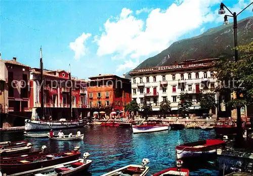 AK / Ansichtskarte Malcesine Lago di Garda Piazza del Porto Hafen Gardasee Kat. Malcesine