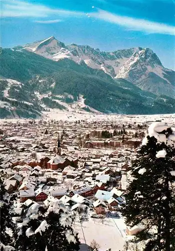 AK / Ansichtskarte Garmisch Partenkirchen Gesamtansicht mit Zugspitzgruppe Wettersteingebirge im Winter Kat. Garmisch Partenkirchen