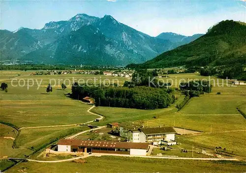 AK / Ansichtskarte Bernau Chiemsee Farbingerhof mit Hochgern Chiemgauer Alpen Fliegeraufnahme Kat. Bernau a.Chiemsee