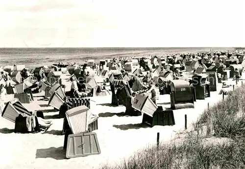 AK / Ansichtskarte Kuehlungsborn Ostseebad Strand Strandkoerbe Kat. Kuehlungsborn