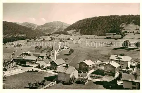 AK / Ansichtskarte Steibis Bergdorf mit Kirche mit Rindalphorn und Hochgrat Allgaeuer Alpen Kat. Oberstaufen
