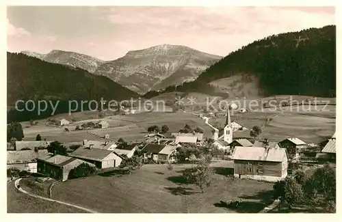 AK / Ansichtskarte Steibis Bergdorf mit Kirche mit Rindalphorn und Hochgrat Allgaeuer Alpen Kat. Oberstaufen