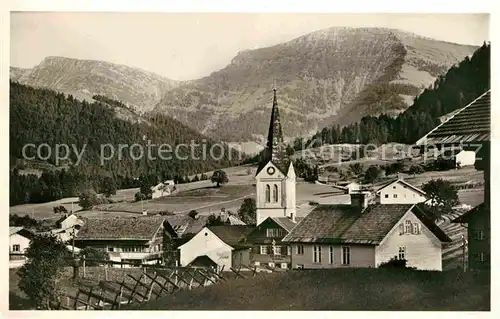 AK / Ansichtskarte Steibis Ortsansicht Bergdorf mit Kirche Hochgrat Allgaeuer Alpen Kat. Oberstaufen