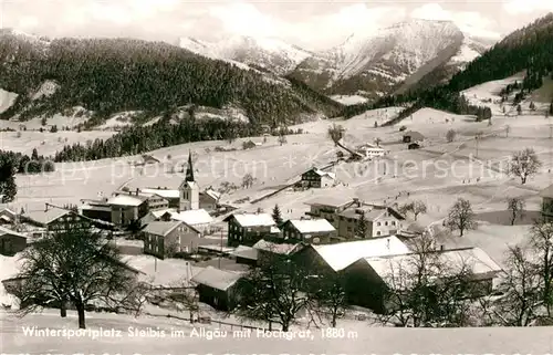AK / Ansichtskarte Steibis Ortsansicht mit Kirche mit Hochgrat Winterpanorama Allgaeuer Alpen Kat. Oberstaufen