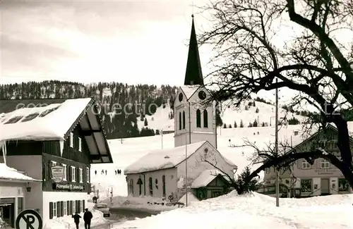 AK / Ansichtskarte Steibis Ortsansicht mit Kirche im Winter Allgaeuer Alpen Kat. Oberstaufen