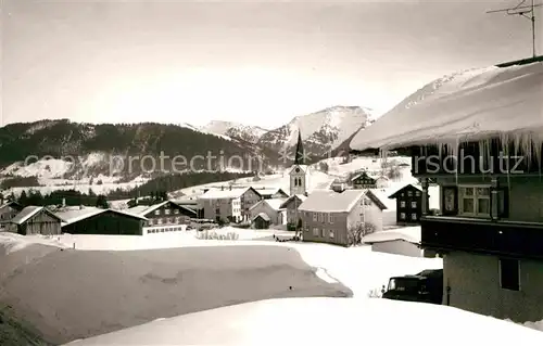 AK / Ansichtskarte Steibis Ortsansicht mit Kirche Winterpanorama Allgaeuer Alpen Kat. Oberstaufen