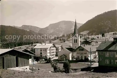 AK / Ansichtskarte Steibis Ortsansicht mit Kirche Allgaeuer Alpen Kat. Oberstaufen