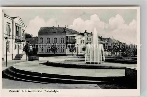 AK / Ansichtskarte Neustadt Weinstrasse Bahnhofsplatz Springbrunnen Kat. Neustadt an der Weinstr.