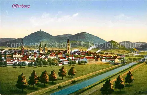 AK / Ansichtskarte Offenburg Stadtbild mit Blick zum Schwarzwald Kat. Offenburg