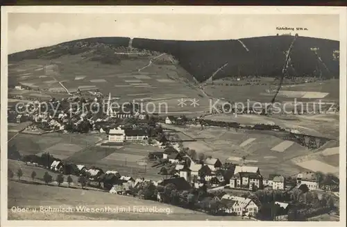 AK / Ansichtskarte Oberwiesenthal Erzgebirge mit Boehmisch Wiesenthal und Fichtelberg Kat. Oberwiesenthal