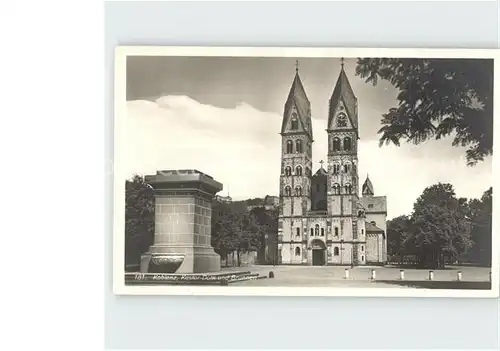 AK / Ansichtskarte Koblenz Rhein Kastordom mit Brunnen Kat. Koblenz