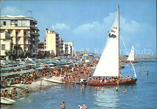 AK / Ansichtskarte Gabicce Mare Alberghi e Spiaggia Hotels Strand Segelboot Kat. Italien