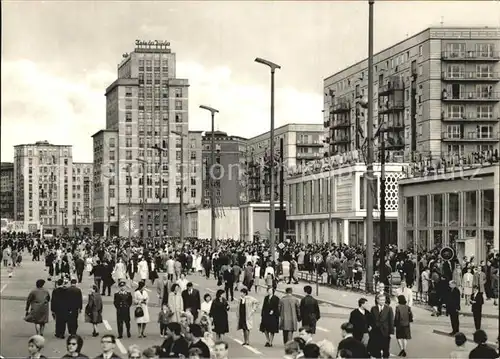 AK / Ansichtskarte Berlin Karl Marx Allee am 1. Mai Kat. Berlin