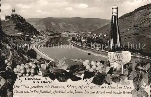 AK / Ansichtskarte Cochem Mosel Panorama Moseltal Reichsburg Weintrauben Weinflasche Trinkspruch Weinanbaugebiet Kat. Cochem