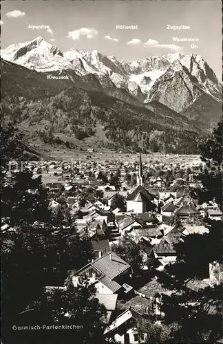 AK / Ansichtskarte Garmisch Partenkirchen Ortsansicht mit Kirche Zugspitze Wettersteingebirge Kat. Garmisch Partenkirchen