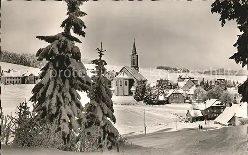 AK / Ansichtskarte Schoenwald Schwarzwald Ortsansicht mit Kirche Hoehenluftkurort Wintersportplatz Kat. Schoenwald im Schwarzwald