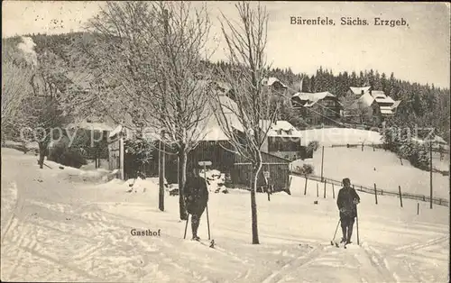 AK / Ansichtskarte Baerenfels Erzgebirge Gasthof im Winter Skifahrer Kat. Altenberg