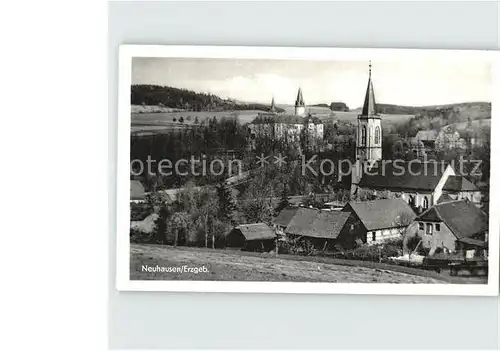 AK / Ansichtskarte Neuhausen Erzgebirge Ortsansicht mit Kirche und Schloss Kat. Neuhausen Erzgebirge