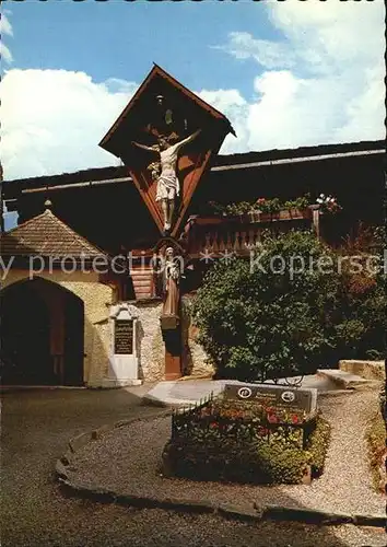 AK / Ansichtskarte Heiligenblut Kaernten Motiv am Friedhof Kircheneingang Kreuz Inri Kat. Heiligenblut