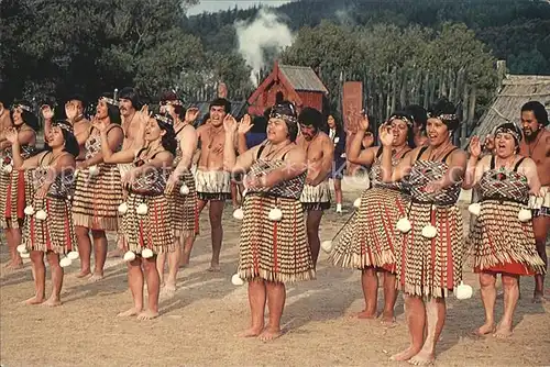 AK / Ansichtskarte Whakarewarewa Maori Action Song