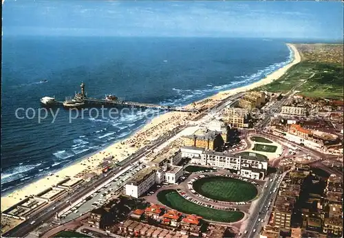 AK / Ansichtskarte Scheveningen Boulevard en Zee Luchtopname Kat. Scheveningen