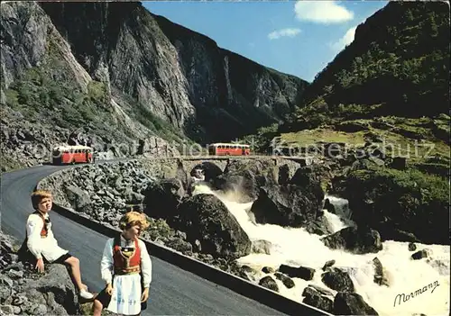 AK / Ansichtskarte Norge Norwegen Mabodalen Ruten Eidfjord Fossli Geilo Kinder in Tracht Kat. Norwegen