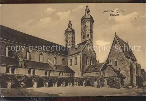 AK / Ansichtskarte Naumburg Saale Domhof Kat. Naumburg