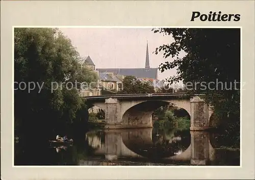 AK / Ansichtskarte Poitiers Vienne Le Clain au pont Neuf Clocher Eglise Sainte Radegonde Kat. Poitiers