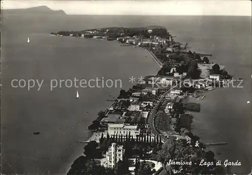 AK / Ansichtskarte Sirmione Lago di Garda Fliegeraufnahme Kat. Italien