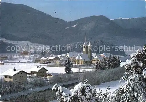 AK / Ansichtskarte St Lorenzen Suedtirol Ortsansicht mit Kirche Winterlandschaft