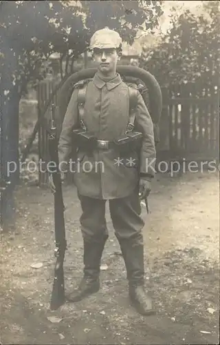 AK / Ansichtskarte Militaria Jugend Soldat mit Gewehr 
