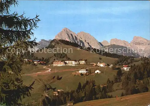 AK / Ansichtskarte Seiser Alm mit Geislerspitzen  Almstueberl Obwexer Kat. Seis am Schlern Kastelruth Suedtirol